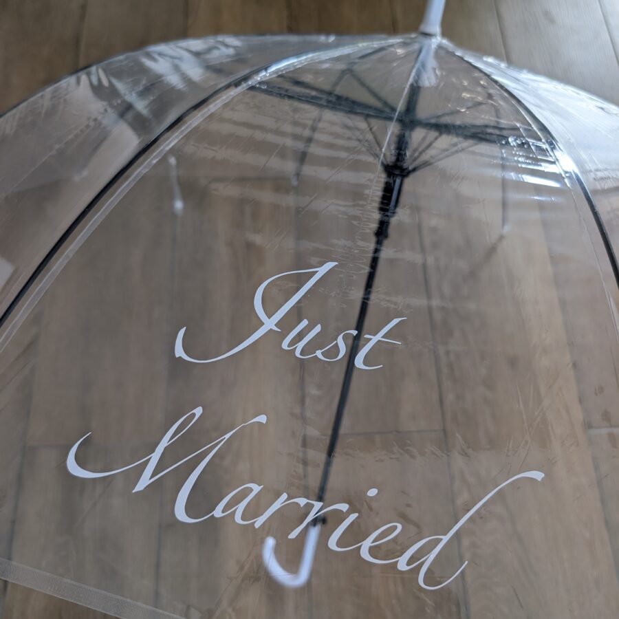 Parapluie pour les mariés
